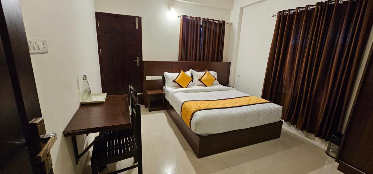 Blueway Residency Downtown Hotel Thiruvananthapuram Екстер'єр фото