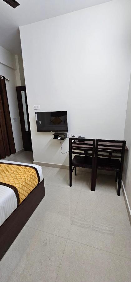 Blueway Residency Downtown Hotel Thiruvananthapuram Екстер'єр фото