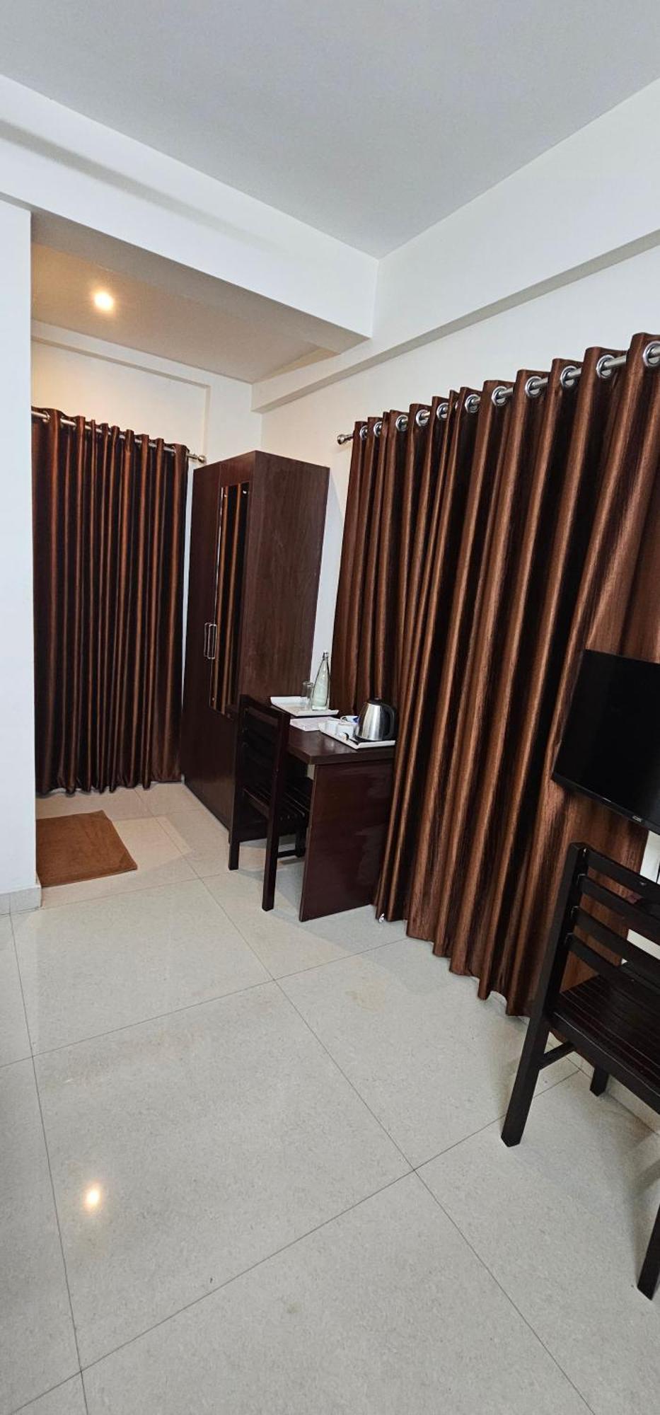 Blueway Residency Downtown Hotel Thiruvananthapuram Екстер'єр фото