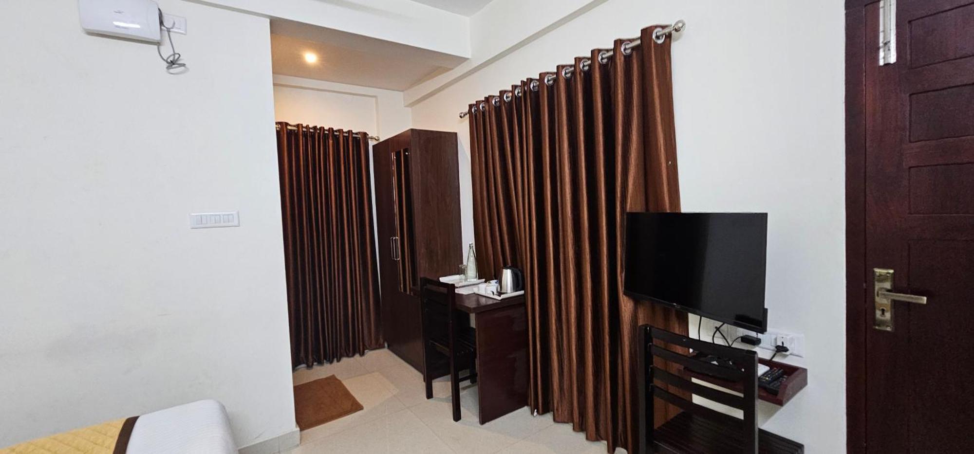 Blueway Residency Downtown Hotel Thiruvananthapuram Екстер'єр фото