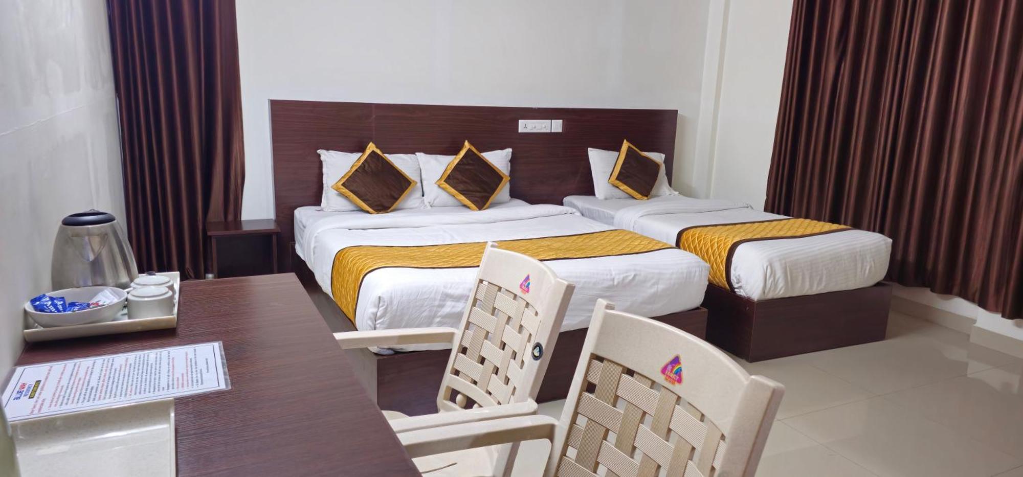 Blueway Residency Downtown Hotel Thiruvananthapuram Екстер'єр фото