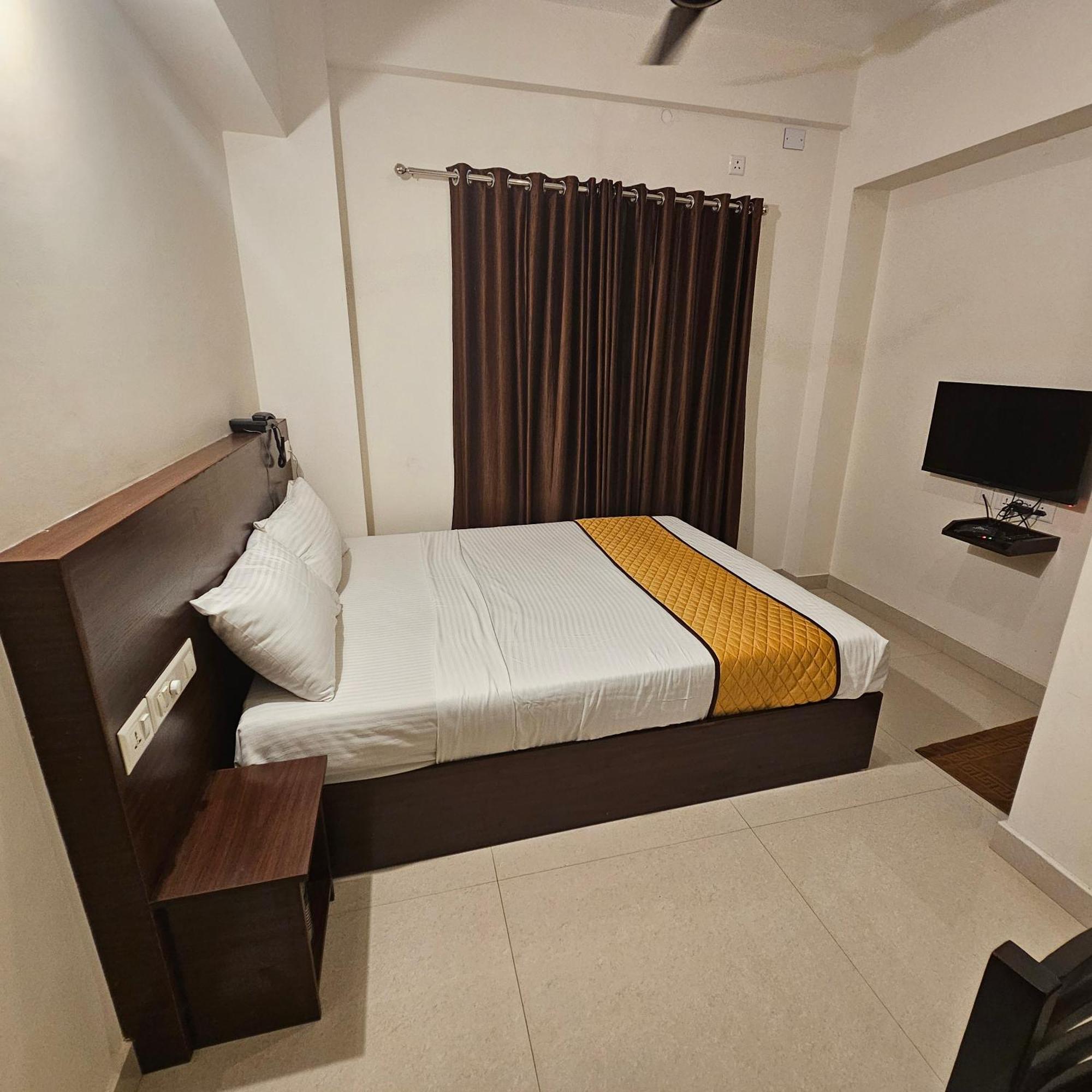 Blueway Residency Downtown Hotel Thiruvananthapuram Екстер'єр фото