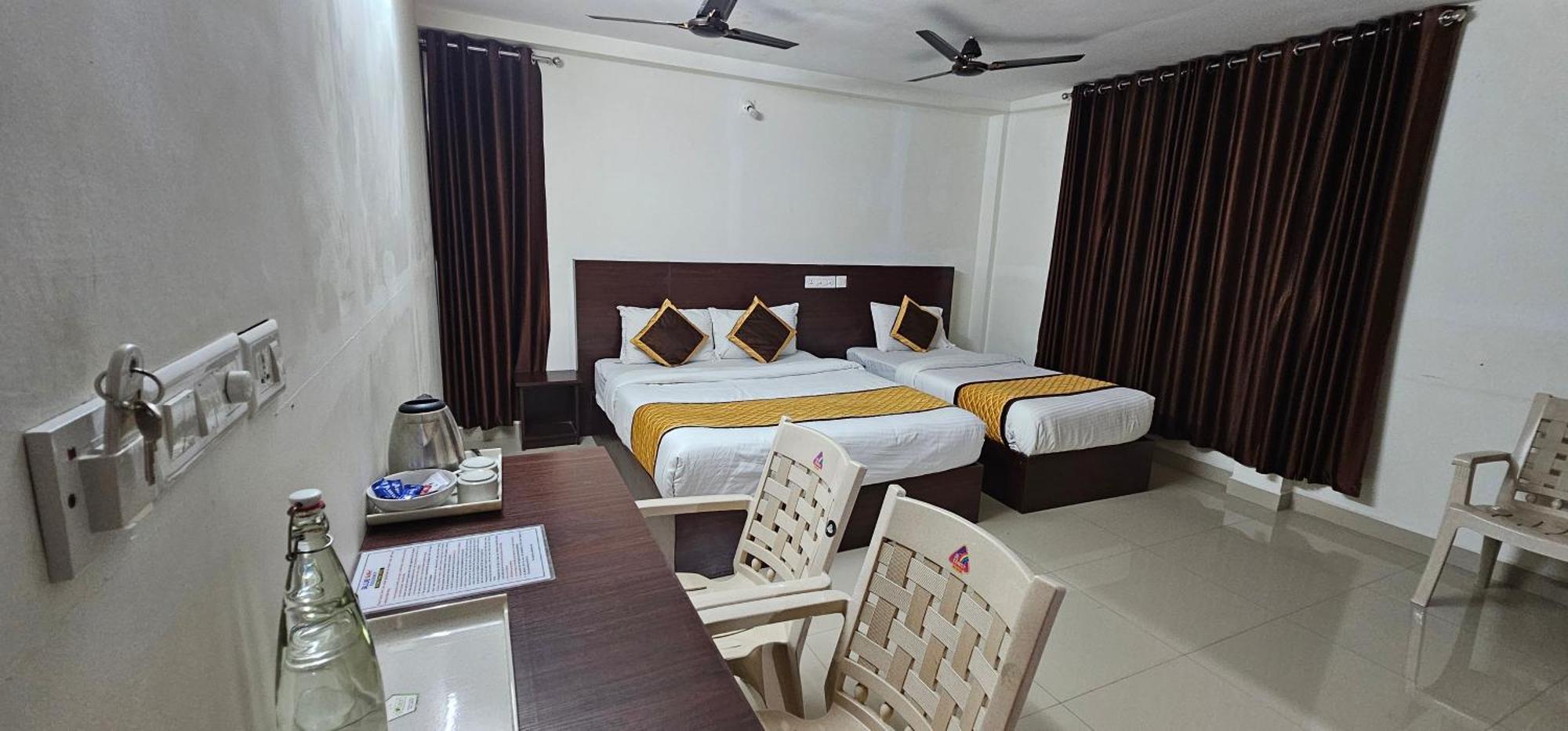 Blueway Residency Downtown Hotel Thiruvananthapuram Екстер'єр фото